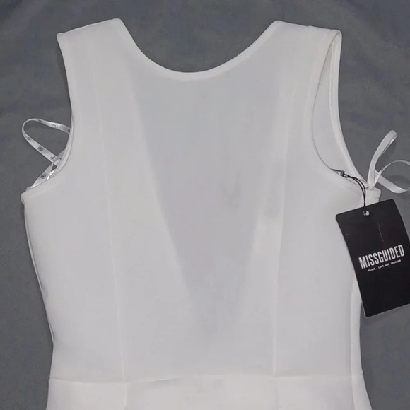Misguided white sleeveless open back dress NWT - Picture 2 of 7